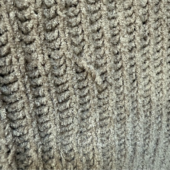 EXPRESS TAUPE CHUNKY KNIT LONG SLEEVE OVERSIZED SWEATER SIZE XS - Picture 8 of 8